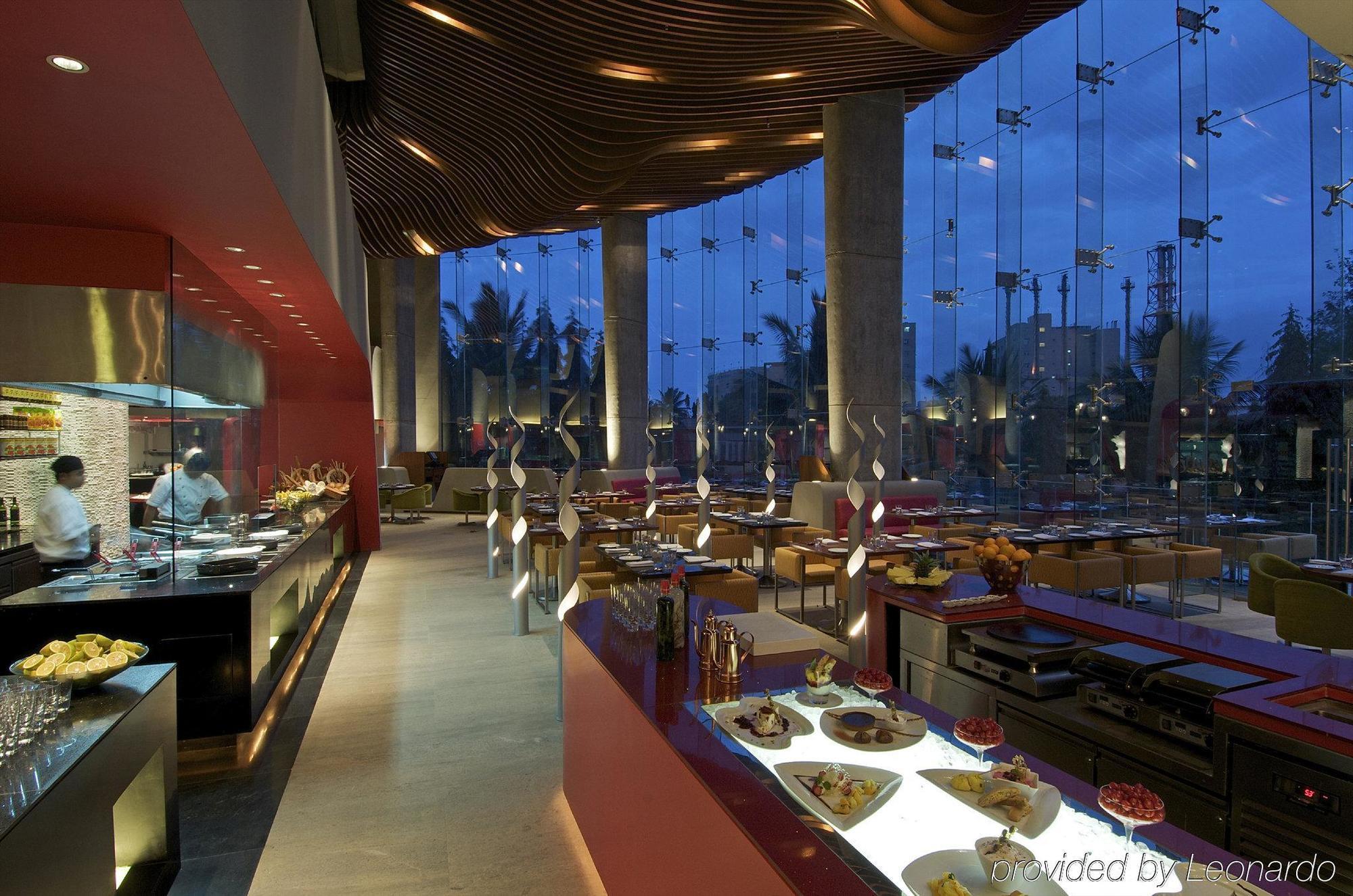 Vivanta Bengaluru, Whitefield Ресторан фото